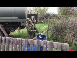 Военнослужащие Ясненского ракетного соединения продолжают поддерживать жителей Оренбуржья