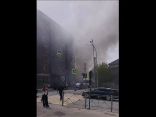 Пожар на улице Волкова. Предварительно горит дом номер 46 — единственный сохранившийся дом в Казани, где жил в... (видео)