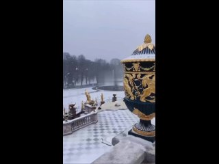 ⛲Фонтаны Петергофа вчера, впервые за долгое время, работали в снегопад