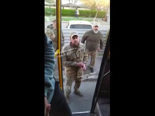 ‼️🇺🇦🏴‍☠️ Украинские военкомы продолжают терроризировать одесский общественный транспорт

“Мясники Зеленского“ остановили автобус
