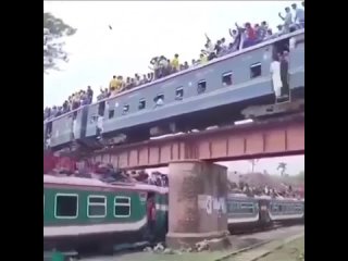 Ничего особенного, просто пассажирские поезда в Бангладеш