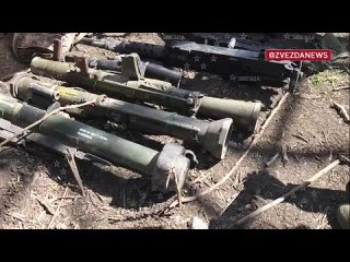 Marines of the 155th Guards Brigade and captured weapons from Novomikhailovka