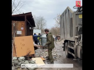 В адрес администрации города поступило обращение от жителей о не своевременном вывозе мусора с контейнерной площадки на ул. Лун