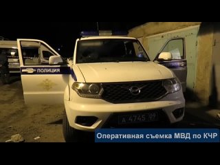 МВД Карачаево-Черкесии опубликовало видео с места нападения на полицейских. Преступников до сих пор ищут