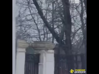 Сам себе автомеханик -  В Свердловской области в центре города Асбеста устроили развратную фотосессию.