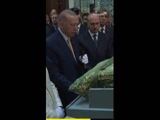 Эрдоган на церемонии дестималь прочитал Коран