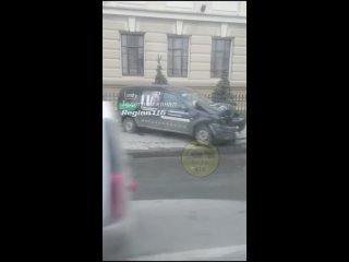 Очевидцы сняли на видео как в центре Казани разбились два «Ларгуса»