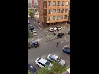 Полиция Краснодара разыскивает водителя иномарки, разбившего припаркованное авто

Сегодня рано утром на ул.