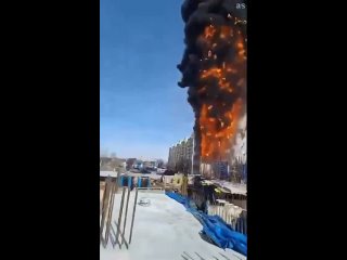 Здание новостройки в Твери полыхает полностью. Многоэтажка горит с первого по последний этаж