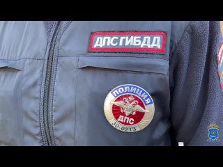 Заблокированного в квартире горевшего дома пенсионера спасли сотрудники полиции Астрахани