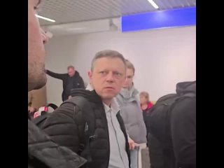 В аэропорту Кишинёва молдавский оппозиционер высказал члену ЦИК Павлу Постикэ всё, что он о нём думает