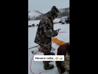 Настоящему рыбаку никакие препятствия не страшны!