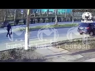 В Башкортостане 15-летний школьник на питбайке сбил 52-летнего мужчину.  Добряк переходил дорогу и п