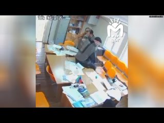 Учительские разборки в Дагестане  Там в одной из школ учитель музыки избил директора. Причина оказал