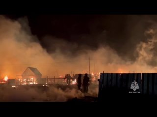 Мощный пожар в Бурятии, горят жилые дома