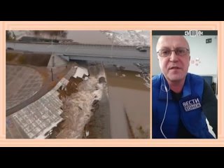 В Томске водой разрушило грунтовую дамбу у Коммунального моста, уровень воды в реке Томь достиг 860 см. Дорожное полотно частичн