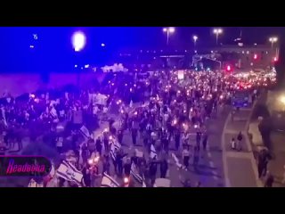 Yesterday, Israelis went on a torchlight procession to protest against the current government  some of the demonstrators are tr