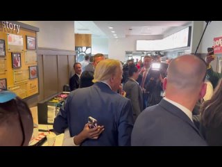 “I don’t care what the media tells you, Mr. Trump, we support you!“ former US President Trump stops by Chick-fil-A in Atlanta, G