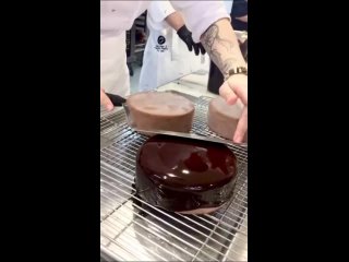 Идеальная зеркальная глазурь 🔥 100% качественный рецепт 🔥 | Видео от Делай торты! (рецепты, мастер-классы)
