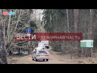 🇷🇺 Наркодилера Василия Бурякова, обвиняемого в убийстве полицейского, привезли на место преступления для проверки показаний