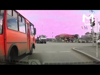Водитель автобуса проехал на красный в Иркутске