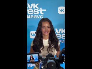 Поклонники Вали Карнавал в полном шоке с ее лица, у девушки из-за уколов красоты уже почти не открываются глаза (видео)