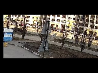 Авария на улице Перелёта: два омича на электросамокате столкнулись с автомобилем