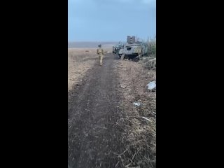 Un veicolo corazzato YPR-765A1 e l'autoblindata Roshel Senator delle forze armate ucraine distrutti vicino al villaggio di Klesh
