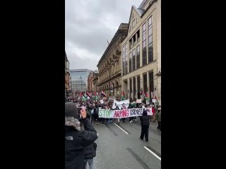 ️ - Una manifestación de miles de personas en la ciudad británica de Manchester para exigir un embargo de armas a Israel y el fi