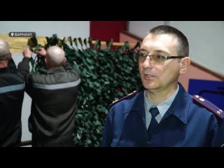 В ИК-3 УФСИН России по Алтайскому краю осужденные плетут маскировочные сети для участников СВО