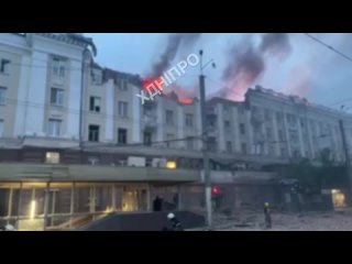 Днепропетровск: последствия ночного удара по городу  Пострадало здание на привокзальной площади.