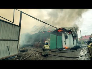 И снова пожар в частном секторе Уфы. Загорелся жилой дом в Нижегородке