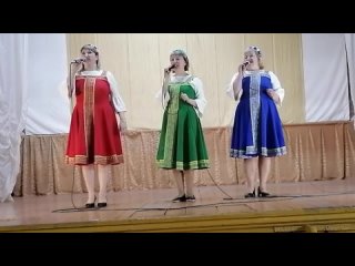 2-003_Трио «Гармония» с песней «Сапожки русские»