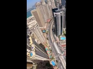 Сумасшедший спуск с небоскреба на другом берегу реки Дубай