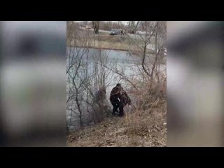 В Абакане (Хакасия) полицейский спас мужчину, который провалился под лед    Сотрудника уже решено наградить