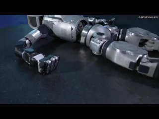 Новый робот Boston Dynamics — это мы в середине недели, когда надо работать, но сил уже не осталось.