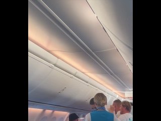 ⚡Двое бухих туристов устроили массовую драку на рейсе из Антальи в Казань  Конфликт начался с того, что один из... (видео)