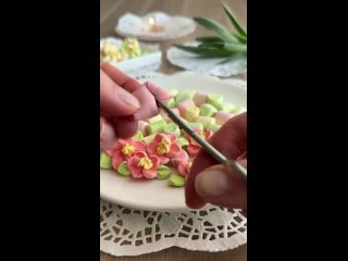 Три весенних пасхальных декора из маршмеллоу  Видео от Помощник Кондитера (Рецепты, макеты, торты)
