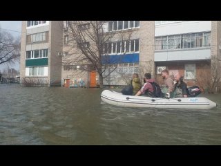 Русская община продолжает проявлять невероятную солидарность и оказывать поддержку пострадавшим от наводнения жителям Орска