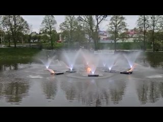 Власти Черняховска показали, как выглядит плавающий фонтан на Замковом пруду