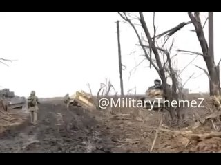 Tres vehículos de combate de infantería M2A2 Bradley ODS-SA de las Fuerzas Armadas de Ucrania averiados en dirección Avdiivka