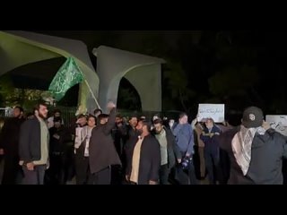 Митинг возле Тегеранского университета