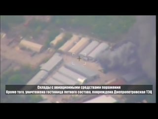 Момент удара российских сил по авиабазе ВСУ Авиаторское Днепропетровской областиПо данным @RVvoenkor, уничтожено до 3 истребит
