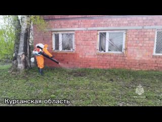 Спасатели МЧС России помогают жителям подтопленных районов