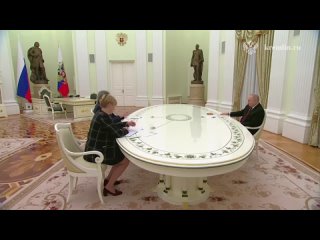 J fez muito e penso que no far menos: Vladimir Putin reuniu-se com o realizador Emir Kusturica