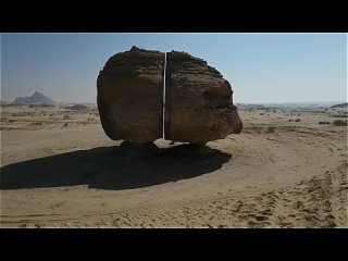 Удивительный камень в Саудовской Аравии