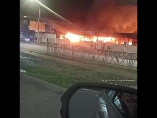 В Невинномысске на Ставрополье горит центральный рынокМЧС сообщает, что горят торговые павильоны на площади 1 тыс.