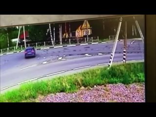 Смертельное ДТП произошло около 4 часов дня в посёлке Мга. Легковушка, в которой ехали женщина и ребенок, не уступила... (видео)