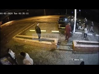 В Краснодаре банда цыган избивает местных детей, а полиция их покрывает !

Об этом рассказали местные жители после очередного ма