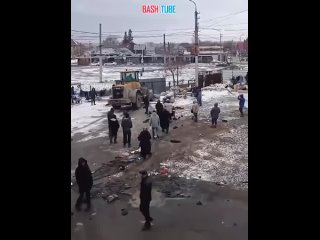 🇷🇺 Тракторист снес нелегальные торговые точки в Новосибирске